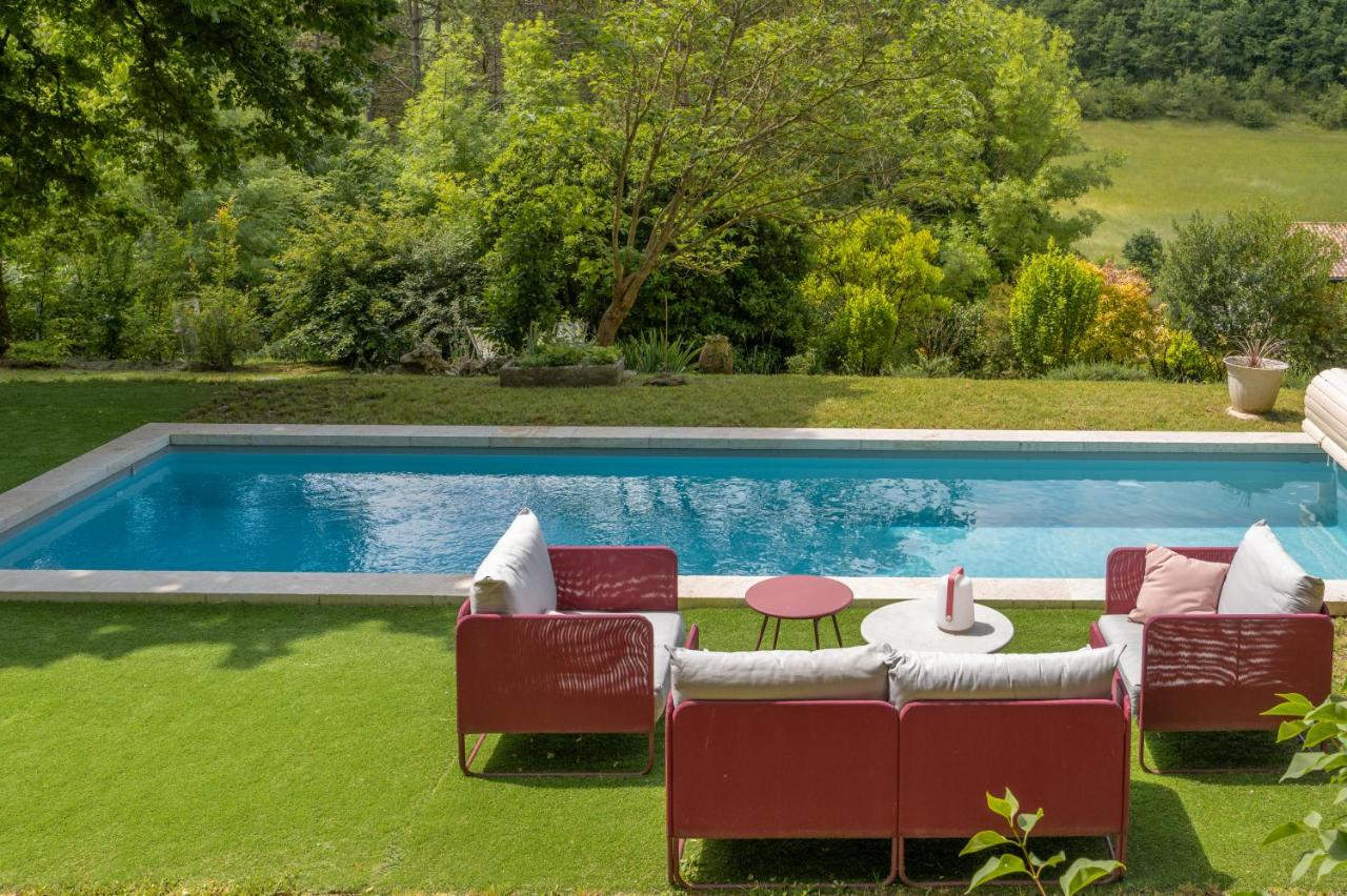 Le Domaine Sainte Raffine, piscine, charme et insolite - B&B Belvèze