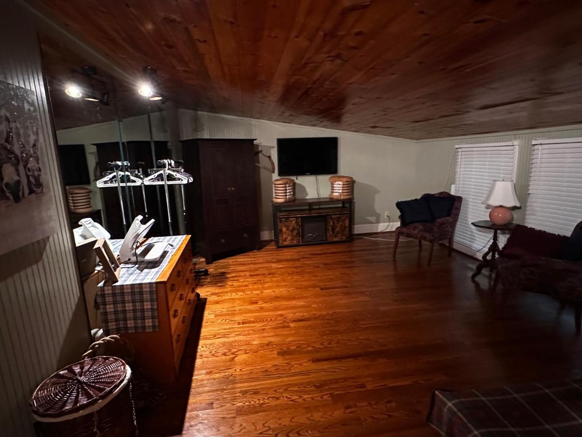 Sunset Hill Pastures - B&B