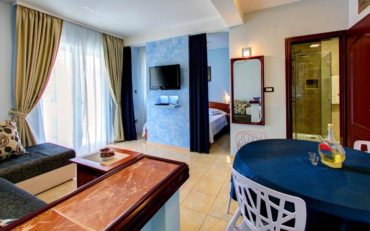 Studio Apartment with King Bed