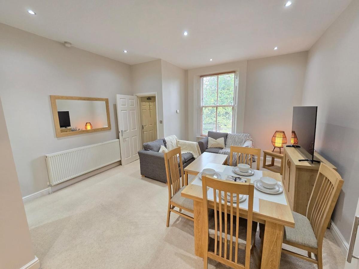 Exquisite 2 Bedroom Apartment - B&B