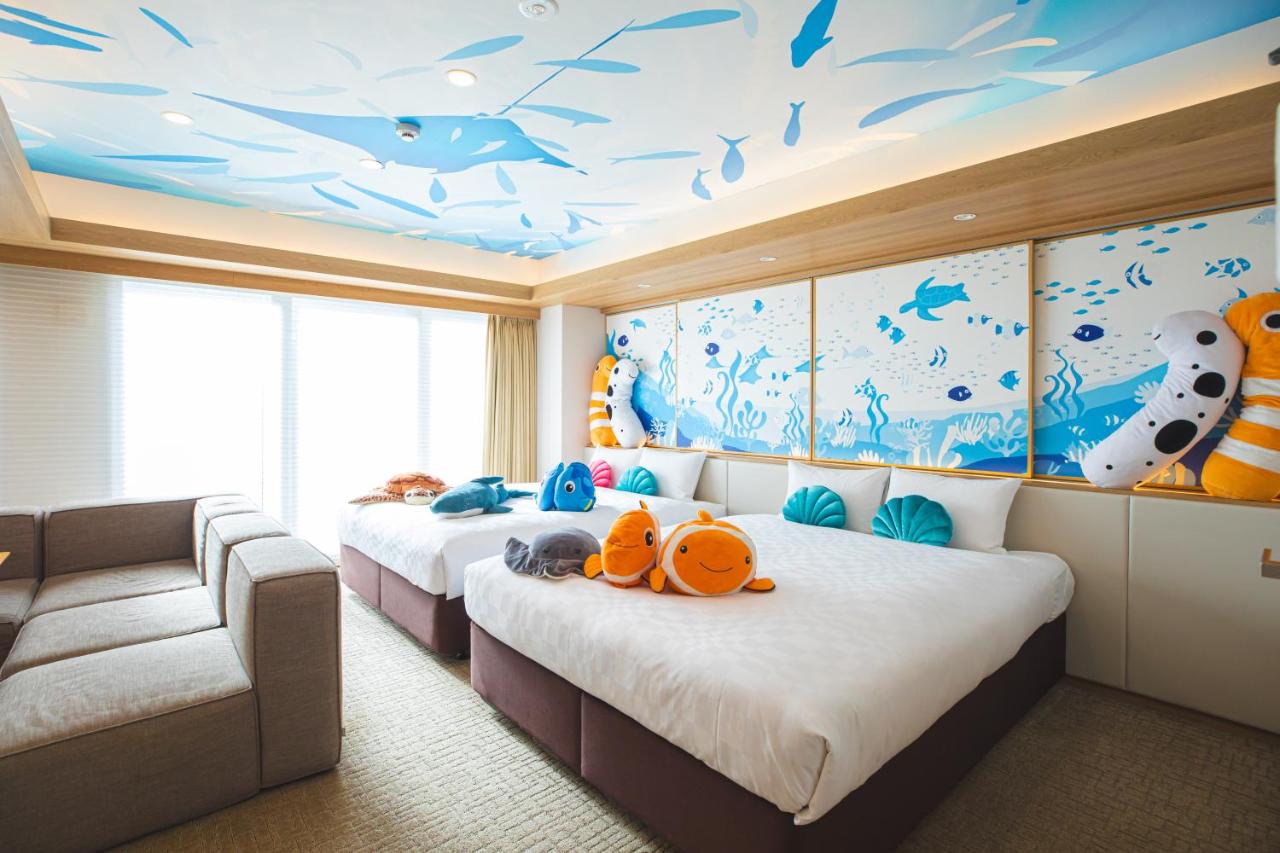 Superior Quadruple Room Aquarium theme