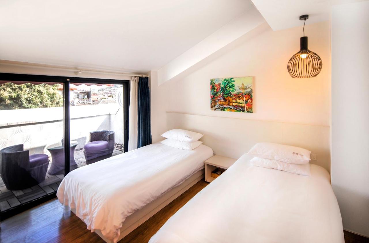 Twin Room with Sunlight Rock View