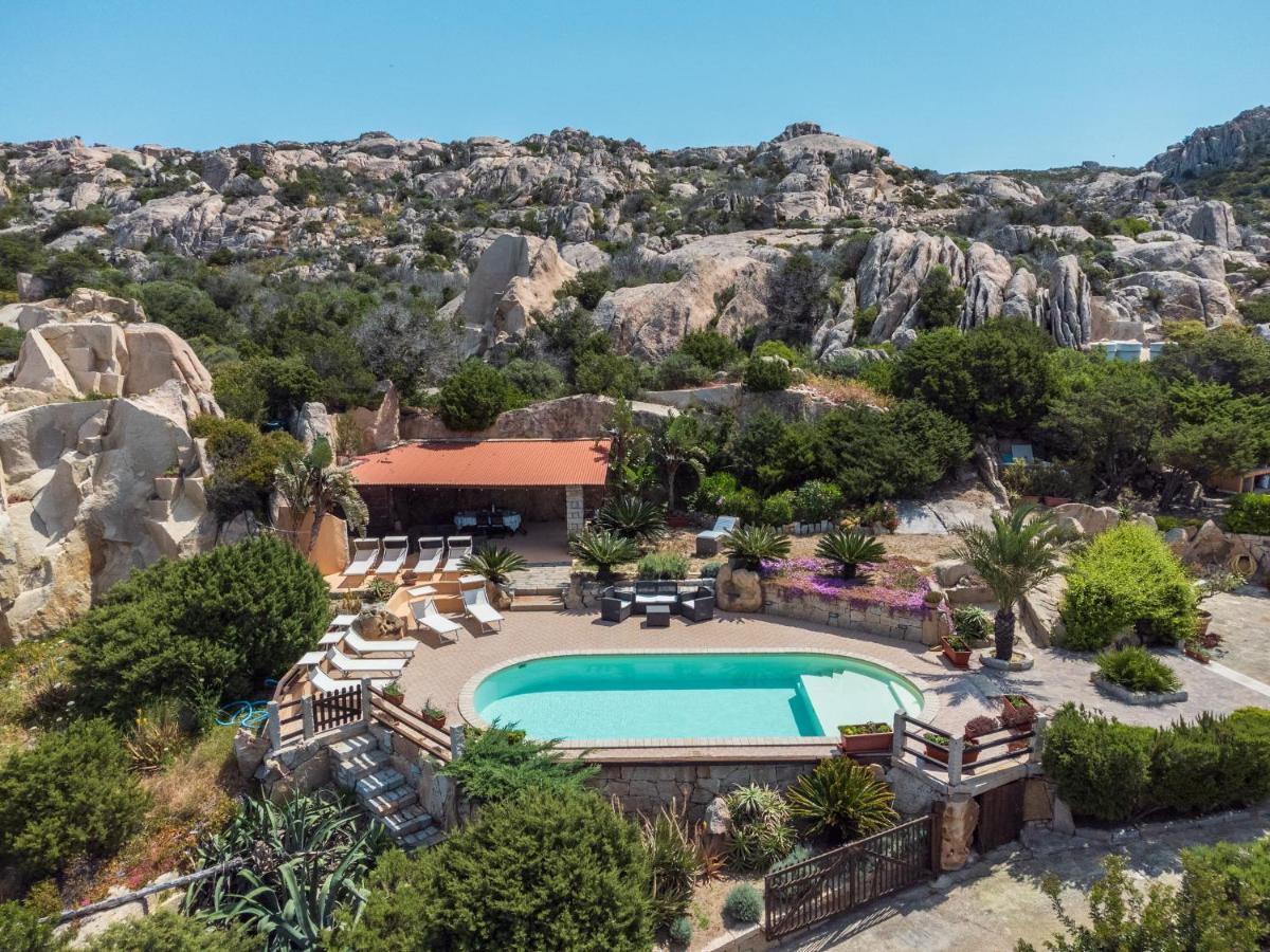 Lussuosa Villa Privata - Piscina a 180 Sul Mare - B&B La Maddalena