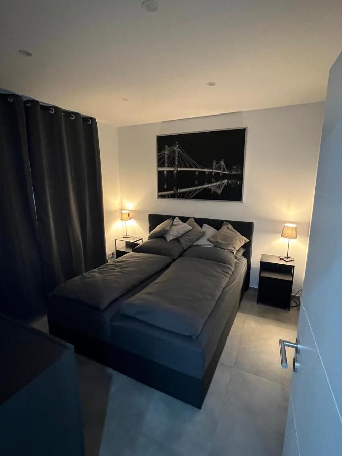 1 Zimmer Apartment mit Bad an der Stadt Grenze Berlins - B&B