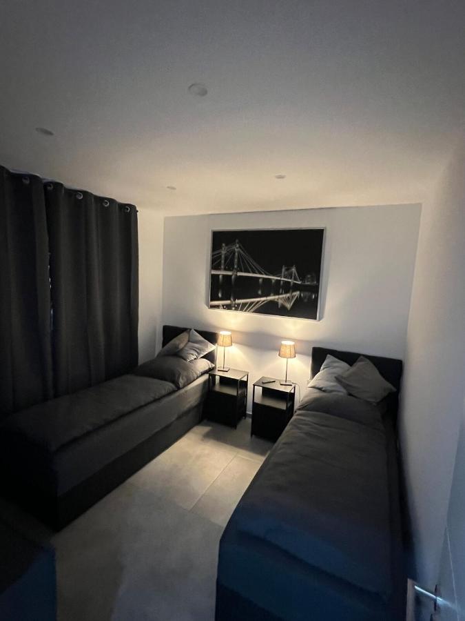 1 Zimmer Apartment mit Bad an der Stadt Grenze Berlins - B&B Blankenfelde