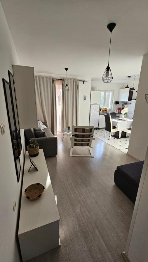 One-Bedroom Apartment with Sea View and Balcony