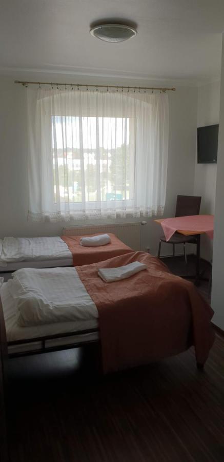 Zweibettzimmer mit Gemeinschafts-WC