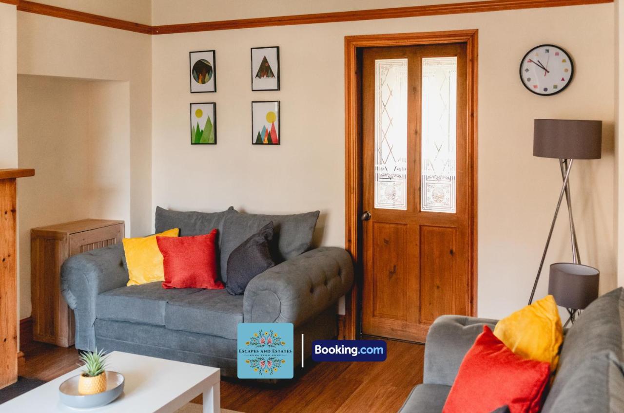 Ilford House - 3 Bedrooms, Free Parking & WiFi - B&B Birmingham