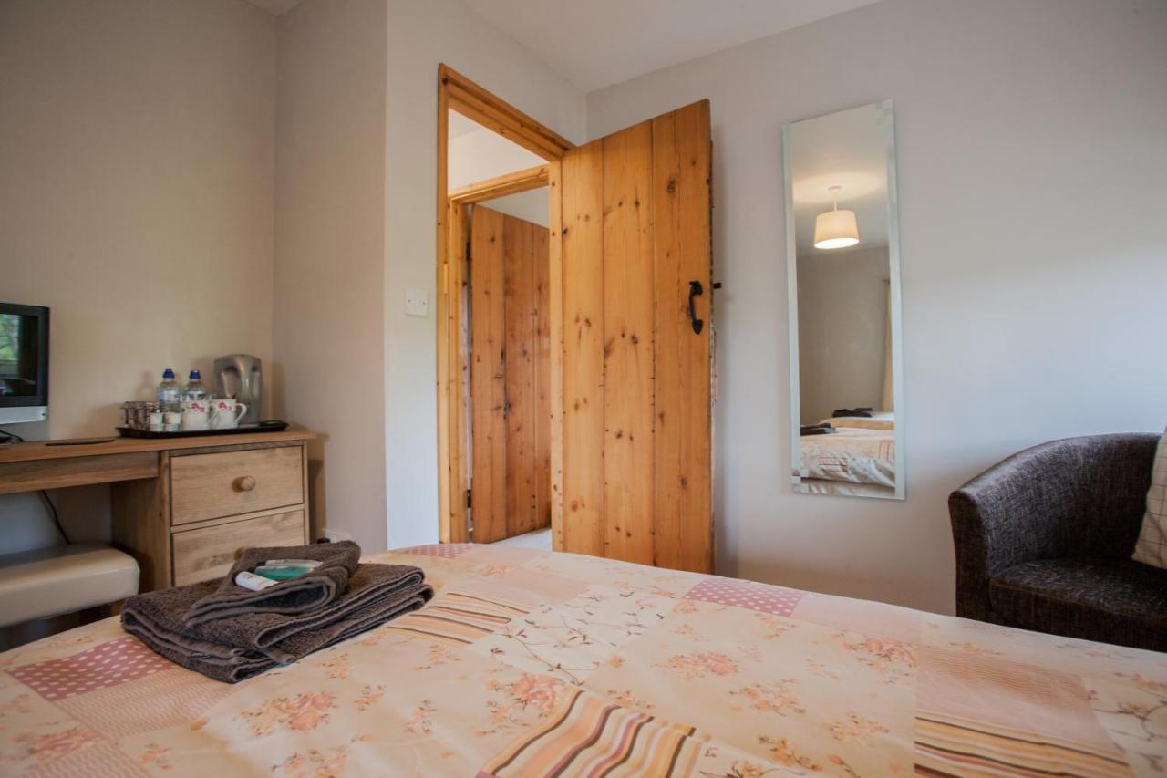 Twin Room with Ensuite Bathroom