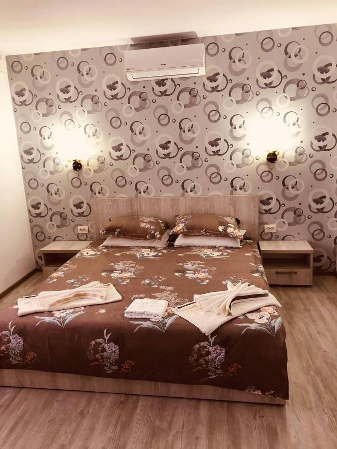 Deluxe Room (2 Adults + 1 Child)