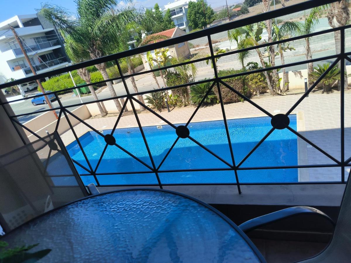 2 Bed Apartment in Kiti with Communal Pool - B&B