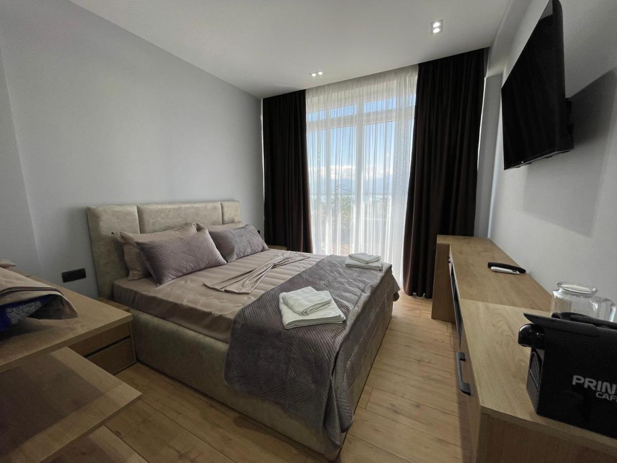 Deluxe Double Room (2 Adults + 1 Child)