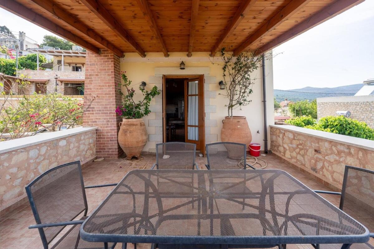 Mountain View Villa, by the Pool,Aris - B&B