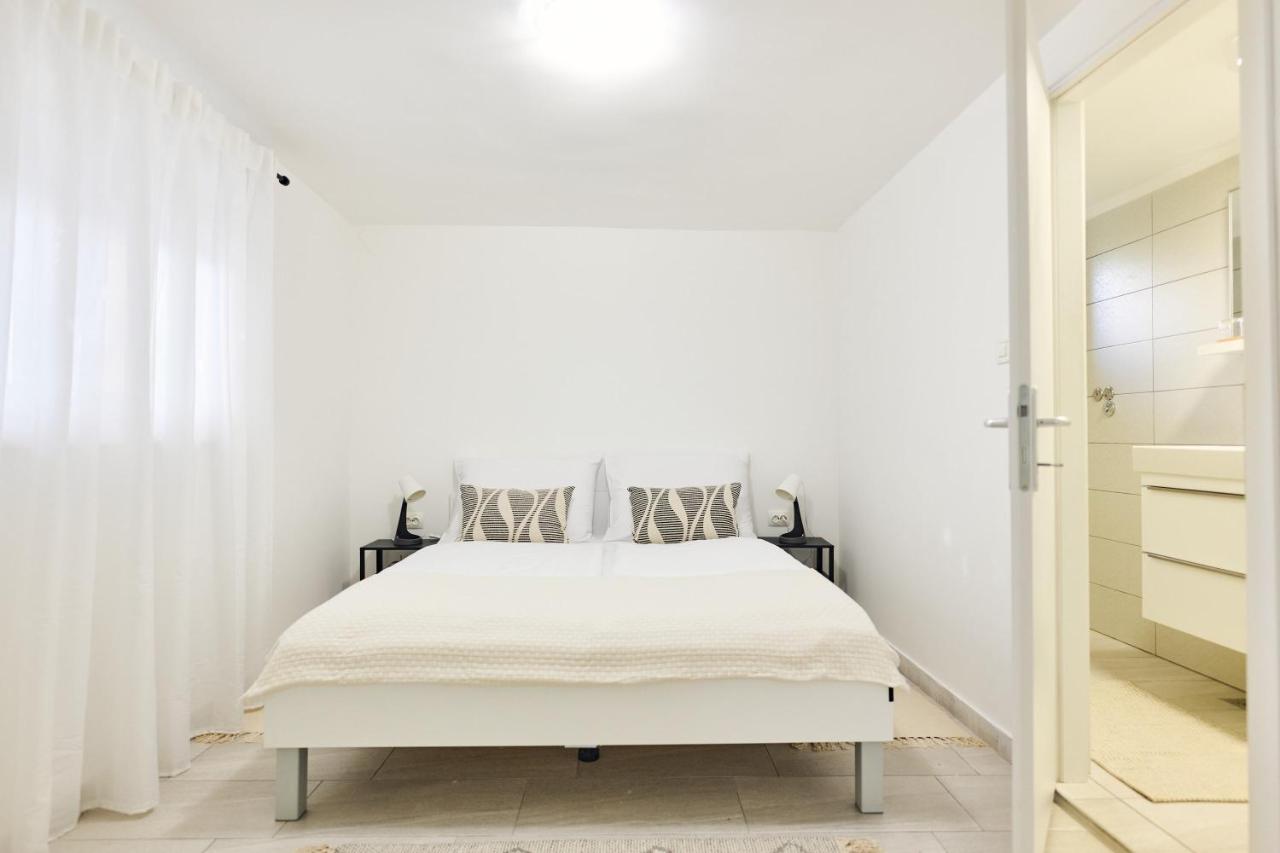 Studio Apartment with Queen Bed