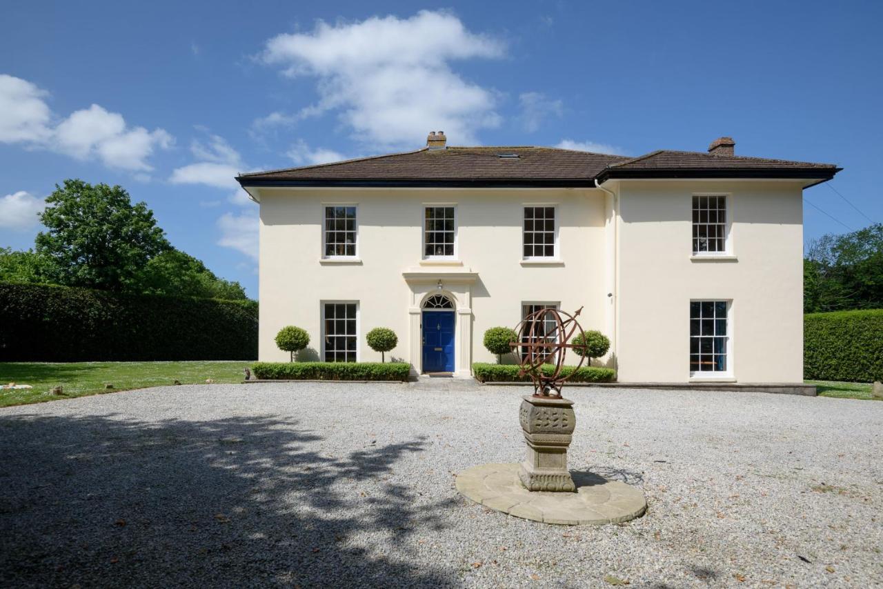The Vicarage - Grand Country House, Walking Distance to Padstow and with Pub Across the Road - B&B