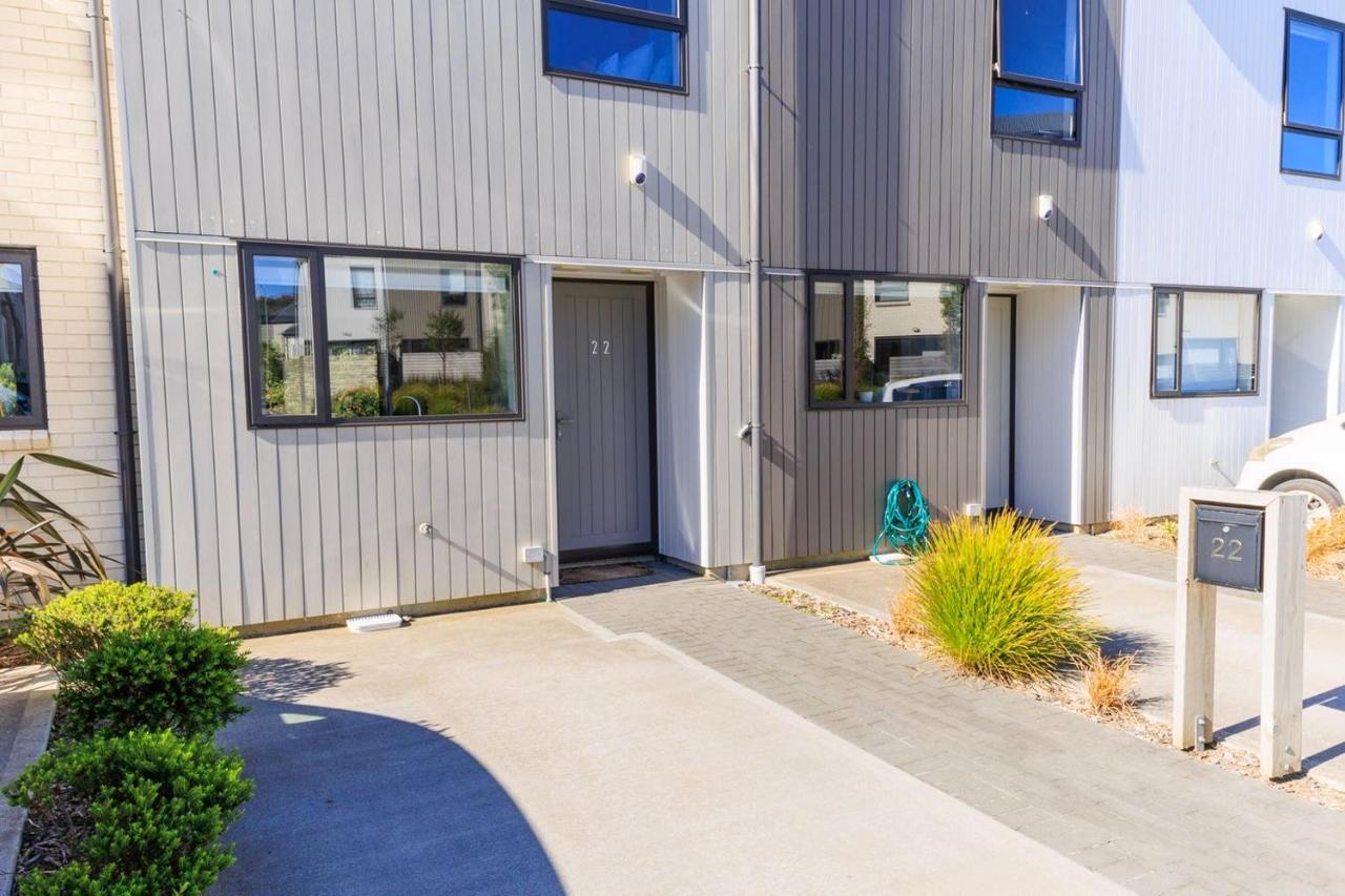 Modern 3BR Retreat, Deck and Views - Bed and Breakfast Wellington