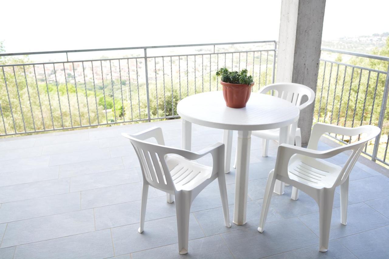 Camera Matrimoniale Deluxe con Balcone e Vista Mare