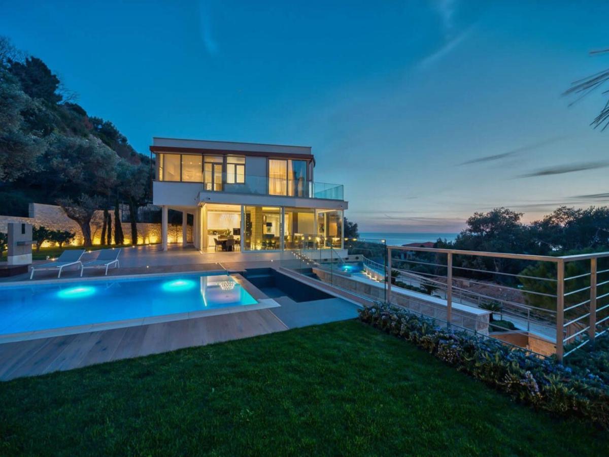 Villa Mandarina Luxury Modern Villa with Private Pool & View - Bed and Breakfast