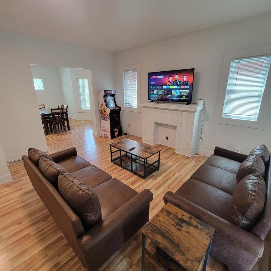Short Walk to Niagara Falls 6 Bedrooms - Ferienwohnung