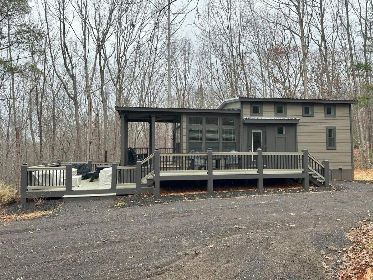 Mount Crumpit 645 - A Different Kind of Getaway - B&B