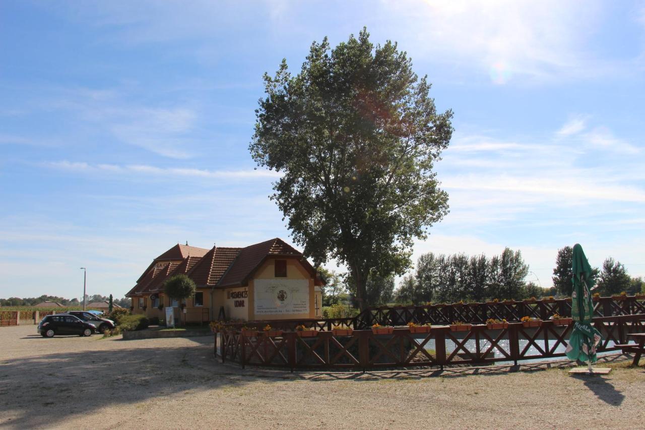 La Curia Panzió - B&B