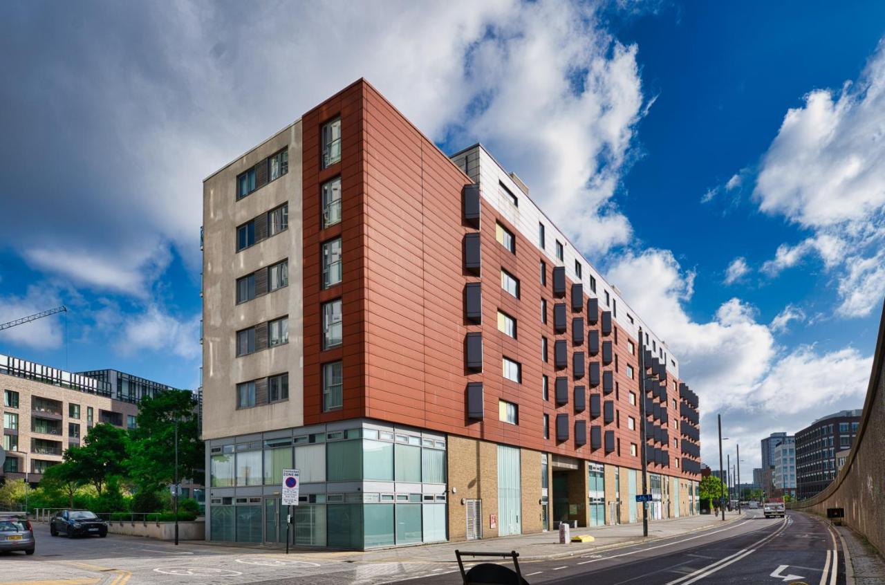 Stratford, London E15 - modern Studio for 3 - B&B London