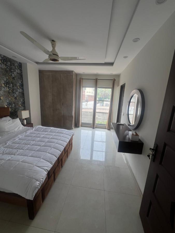 Royal BNB One bedroom luxury apartment in Downtown Lahore - B&B Lahore