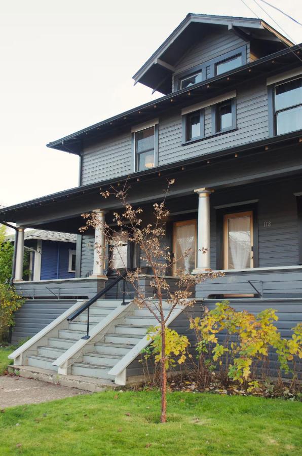 Boho Revival Modern Glam with AC in Downtown Albany - B&B Albany