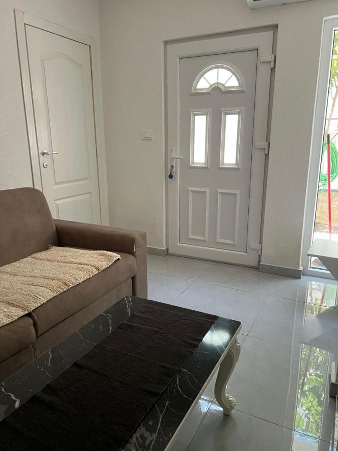 Nelaa - B&B Sutomore