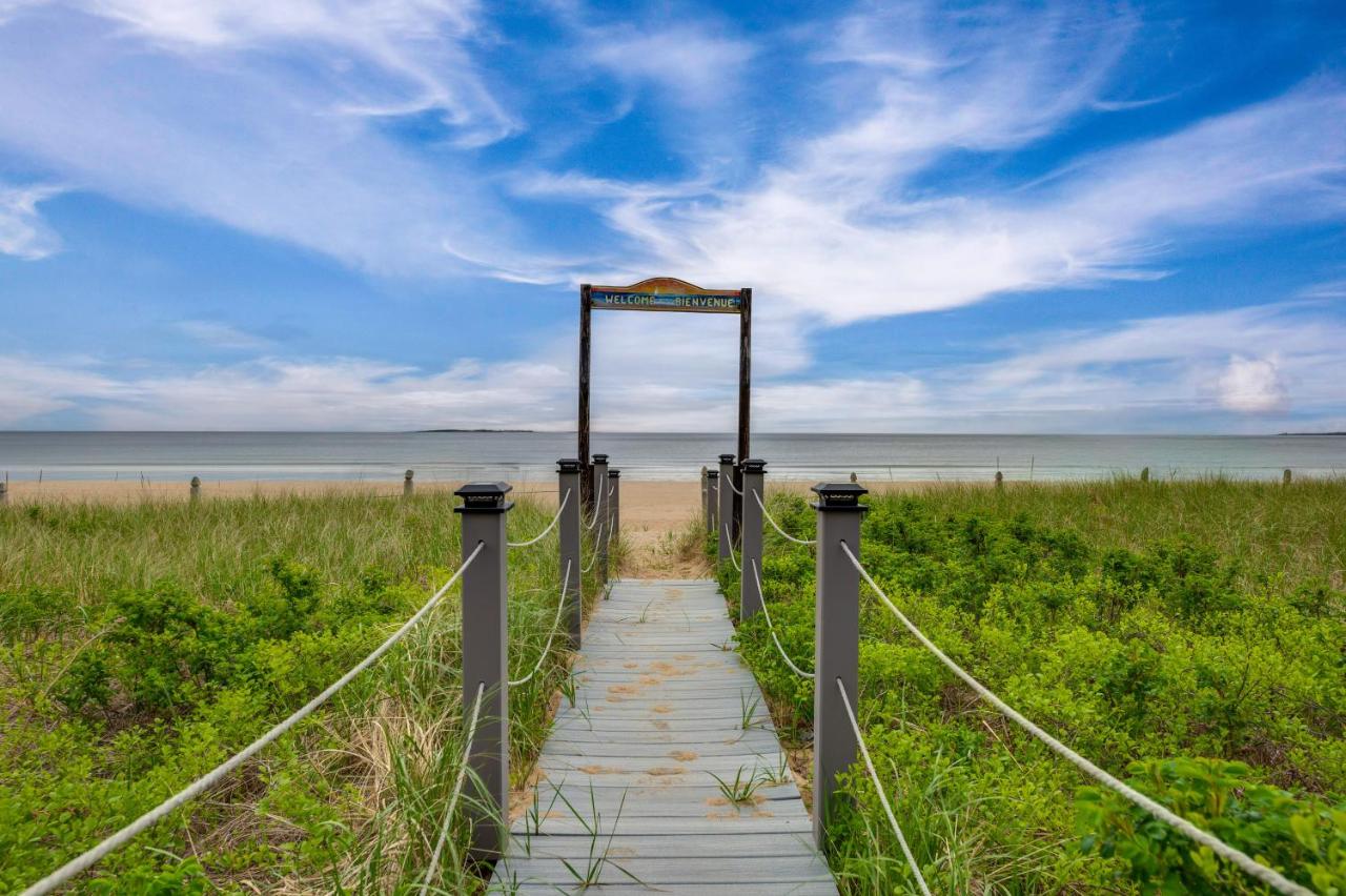 Beachfront Unit 17 | Right on Old Orchard Beach! - B&B