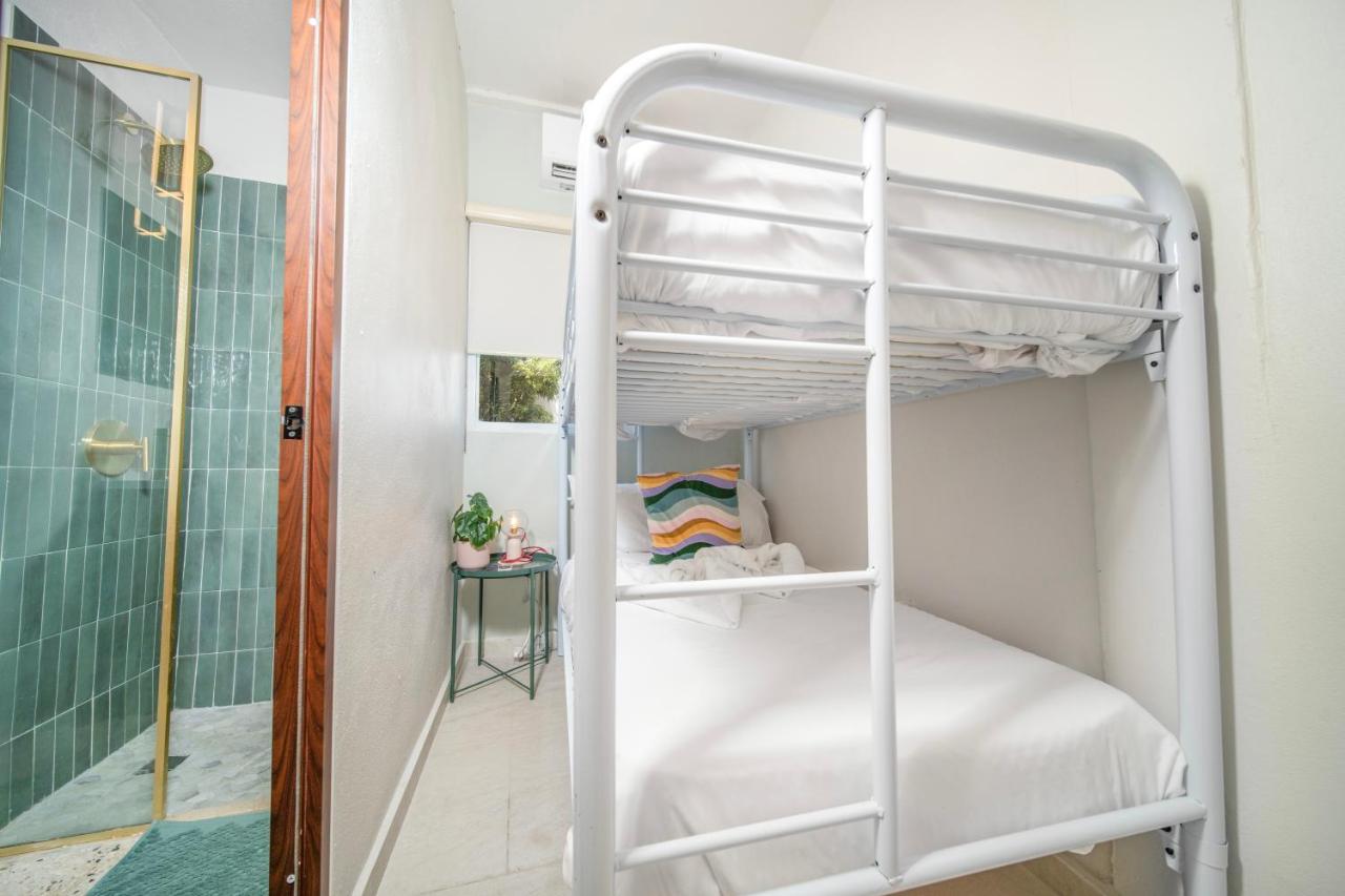 Room 8 Budget Bunk Room with Free Parking - Santurce