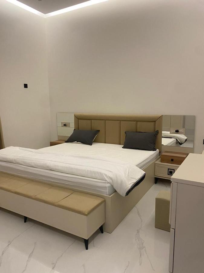 شقة غرفتين وصالة دخول ذكي شارع تجاري - Ferienwohnung Hafar Al-Batin
