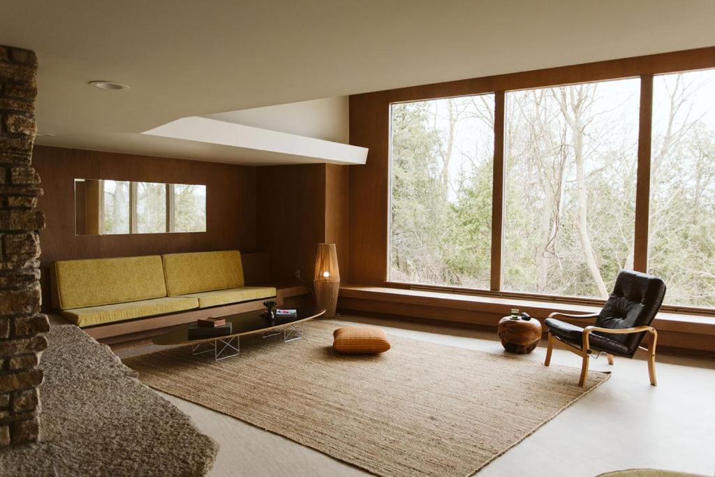 Frank Lloyd Wright student built riverfront home - B&B Manitowoc