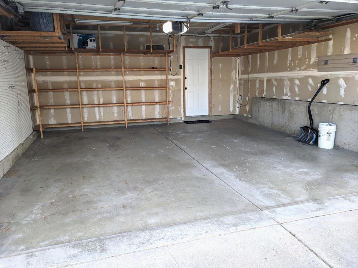 Cute Spacious Home - B&B Layton