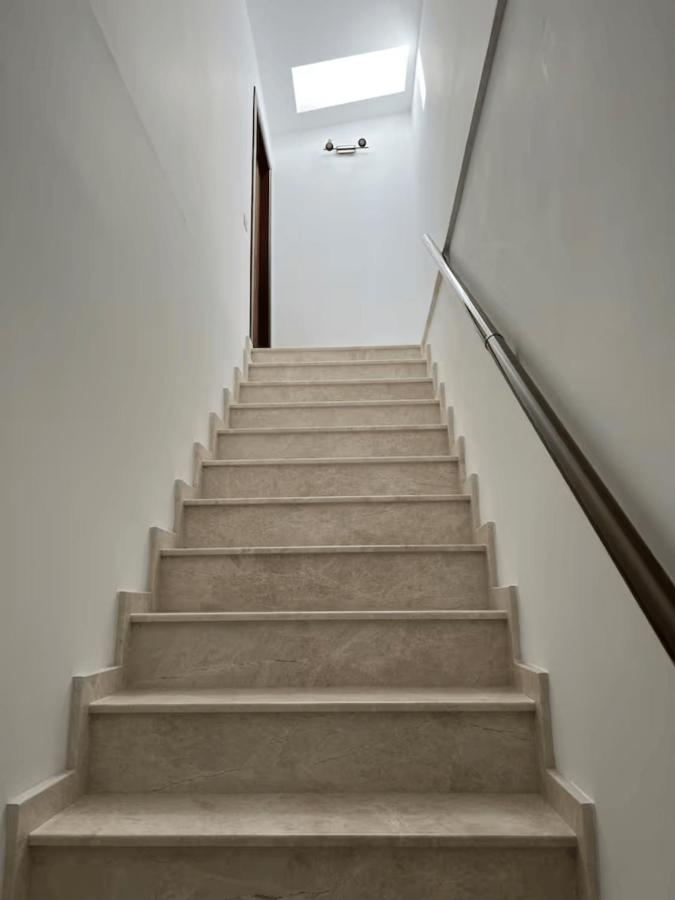 Chic 3BR Scandinavian Retreat - Central 110sqm - B&B Bucarest