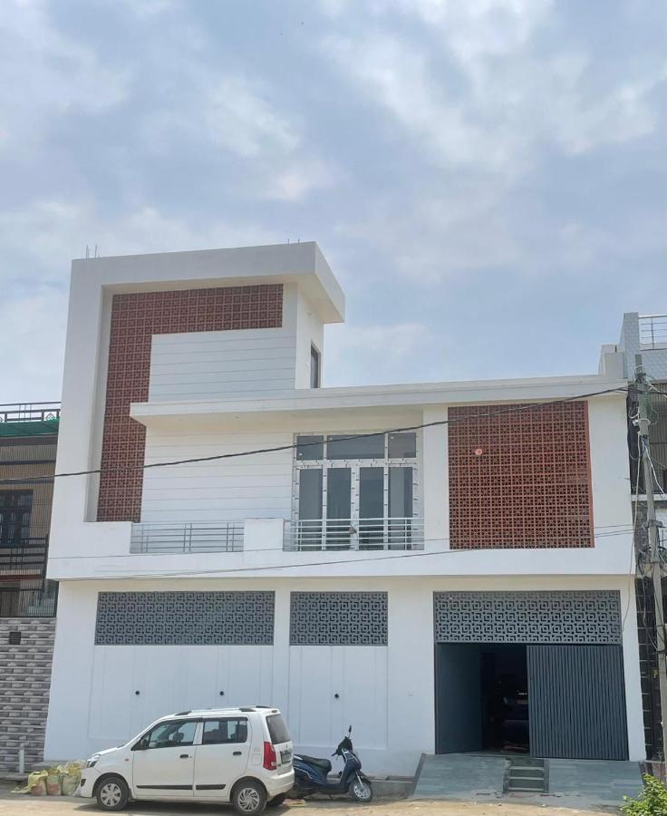 Swarn Kunj Home Stay Ayodhya - B&B Ayodhya