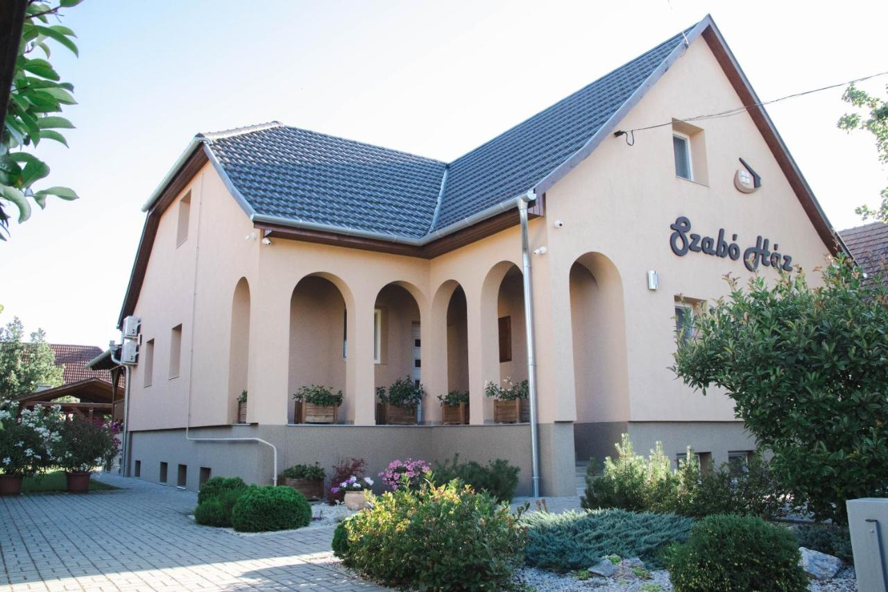 Szabó Ház Tiszafüred - B&B