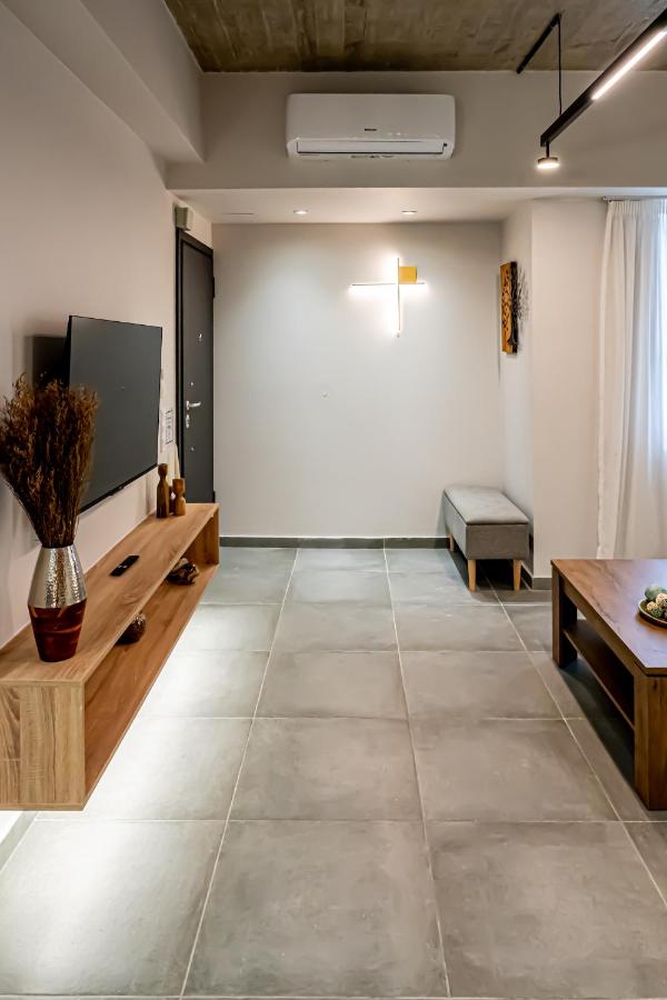 Wooden Style Apartment in Piraeus - Bed and Breakfast Piraeus