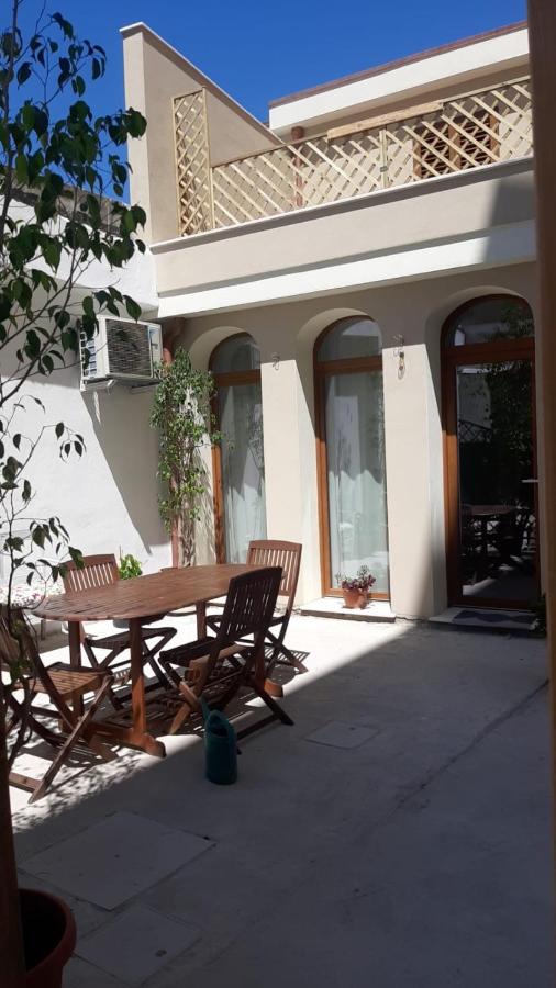 Civico 381 - private parking - B&B Quartu Sant'Elena