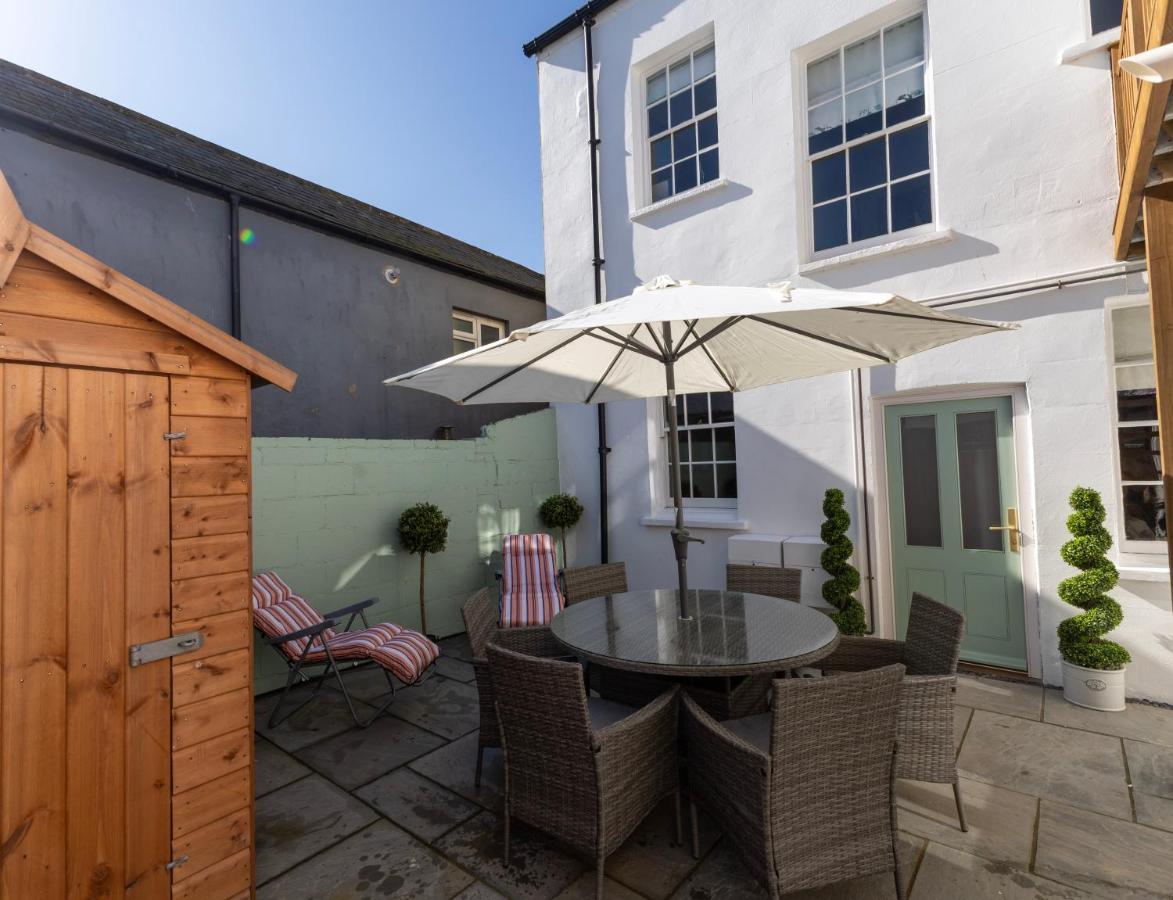 Luxury pair of Georgian apartments, hot tub, sea views, sleeps 12 - Chambres d’hôtes Bognor Regis