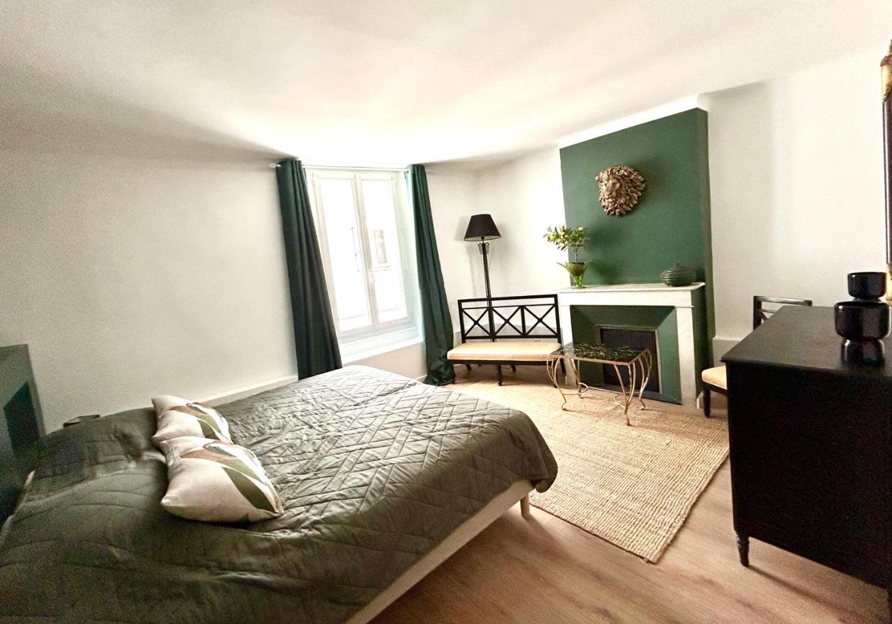 Kamer met 1 Groot Bed of 2 Aparte Bedden en Uitzicht op de Stad