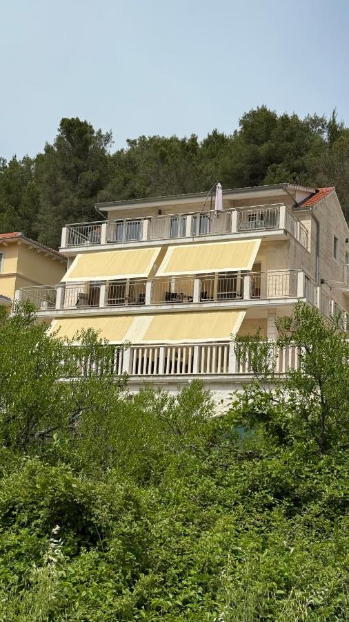 Apartment mit 1 Schlafzimmer, Balkon und Aussicht auf das Wasser