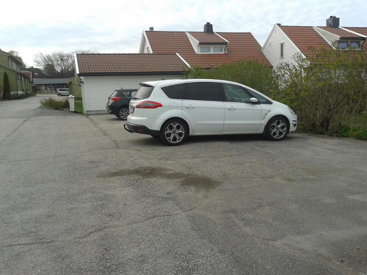 Apartment Tryms vei 20a - Stor Leilighet - B&B