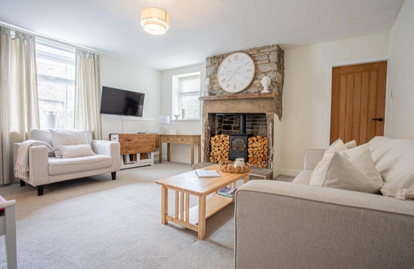 Warm Cottage Stay In Lindley - Long Term - B&B