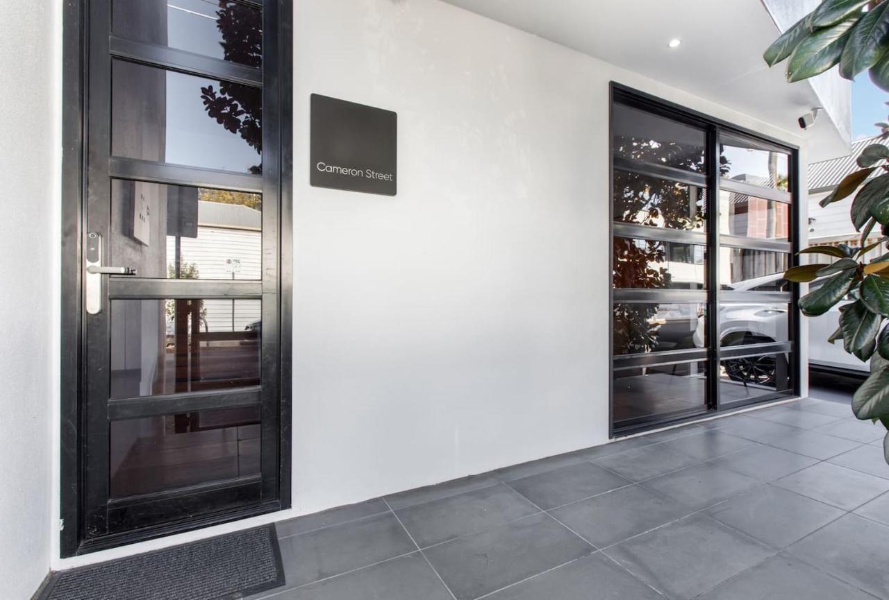 The Art of Richmond - Walk to MCG & Trendy Eateries - Bed and Breakfast Melbourne