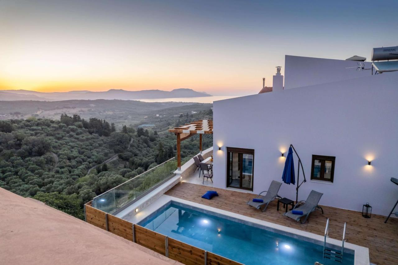 Archontiki Veranda - Design Villa in Crete with Heated Pool, Jacuzzi & Dreamy Views - B&B Archontikí