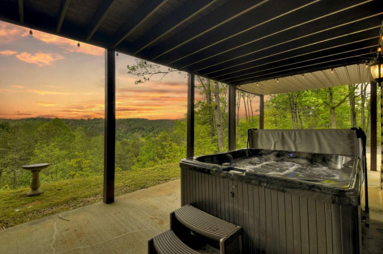 3 BR Mountain Cabin Games Hot Tub Fire Pit - Chambres d’hôtes Morganton