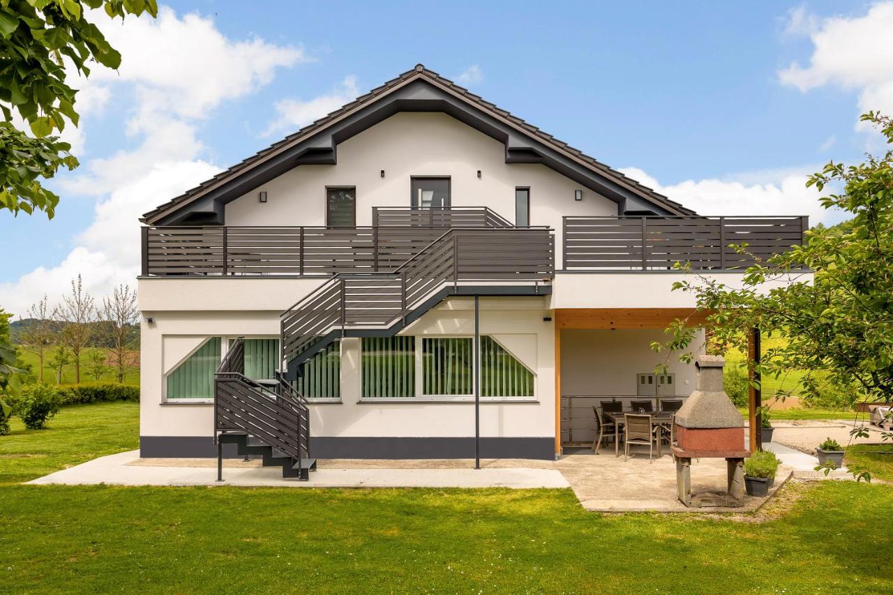 Apartmaji Kunej pod Gradom - B&B