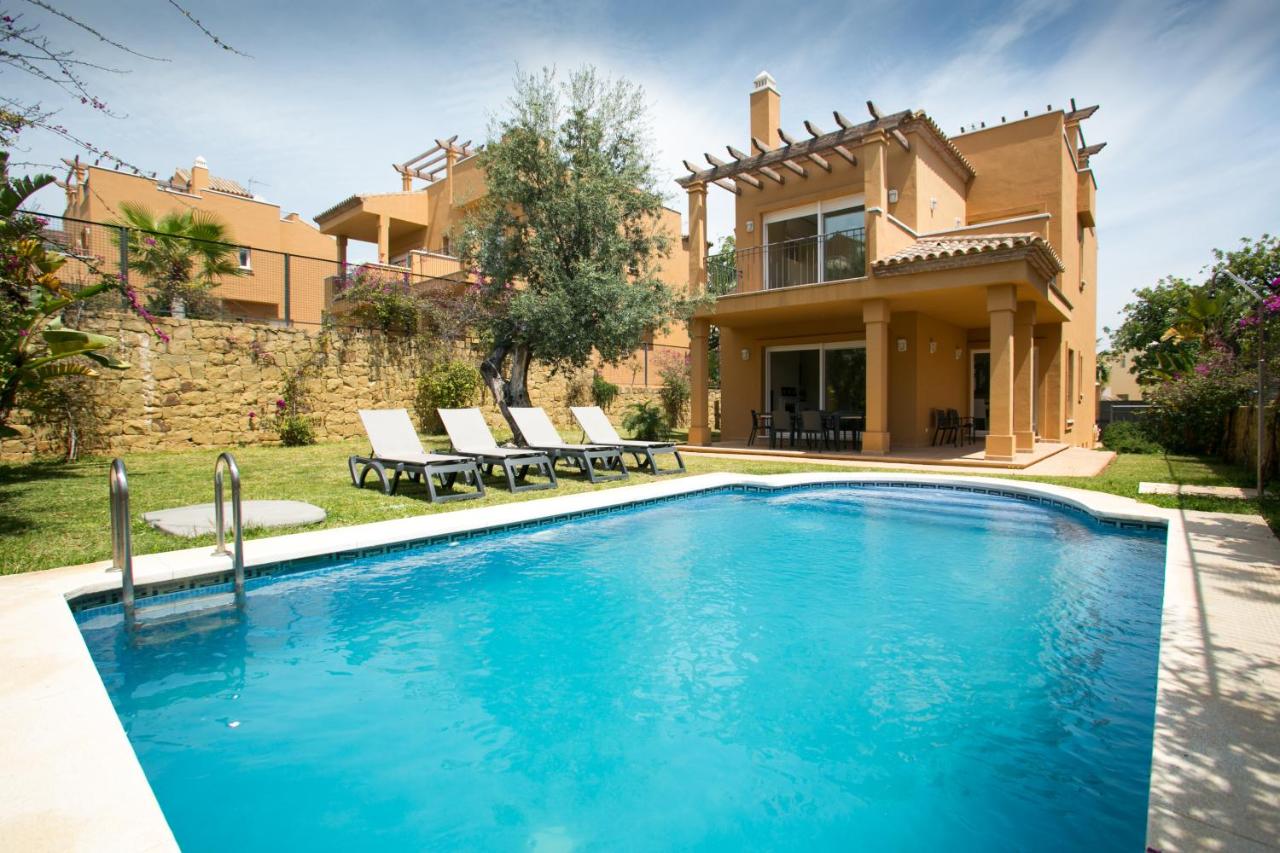 Villas Altos De Marbella - Bed and Breakfast