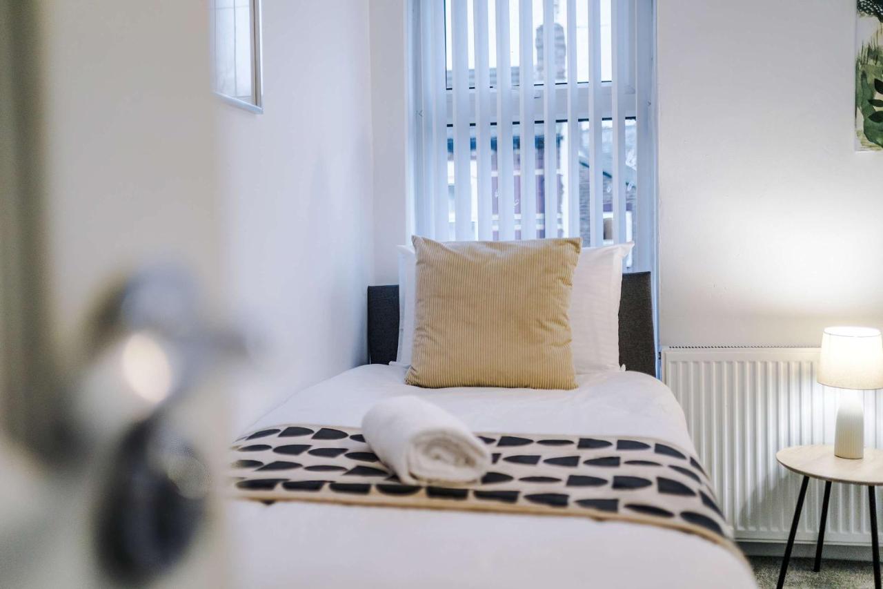 Bright & Comfy 4-Bedroom House 10 mins to City by Rest&Recharge - B&B